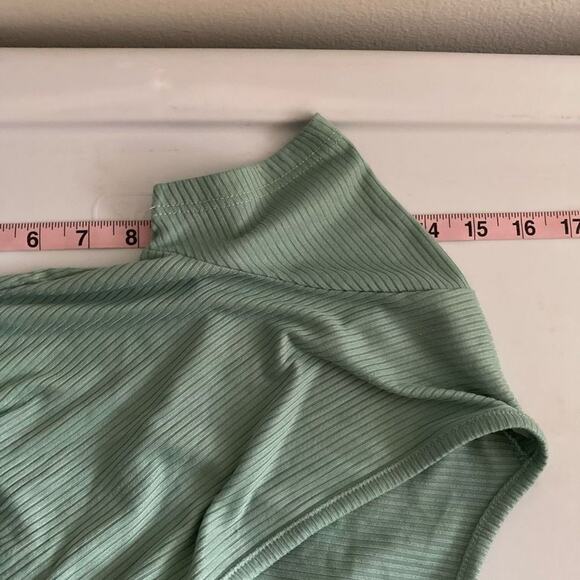 Free kisses crop top - Picture 3 of 5